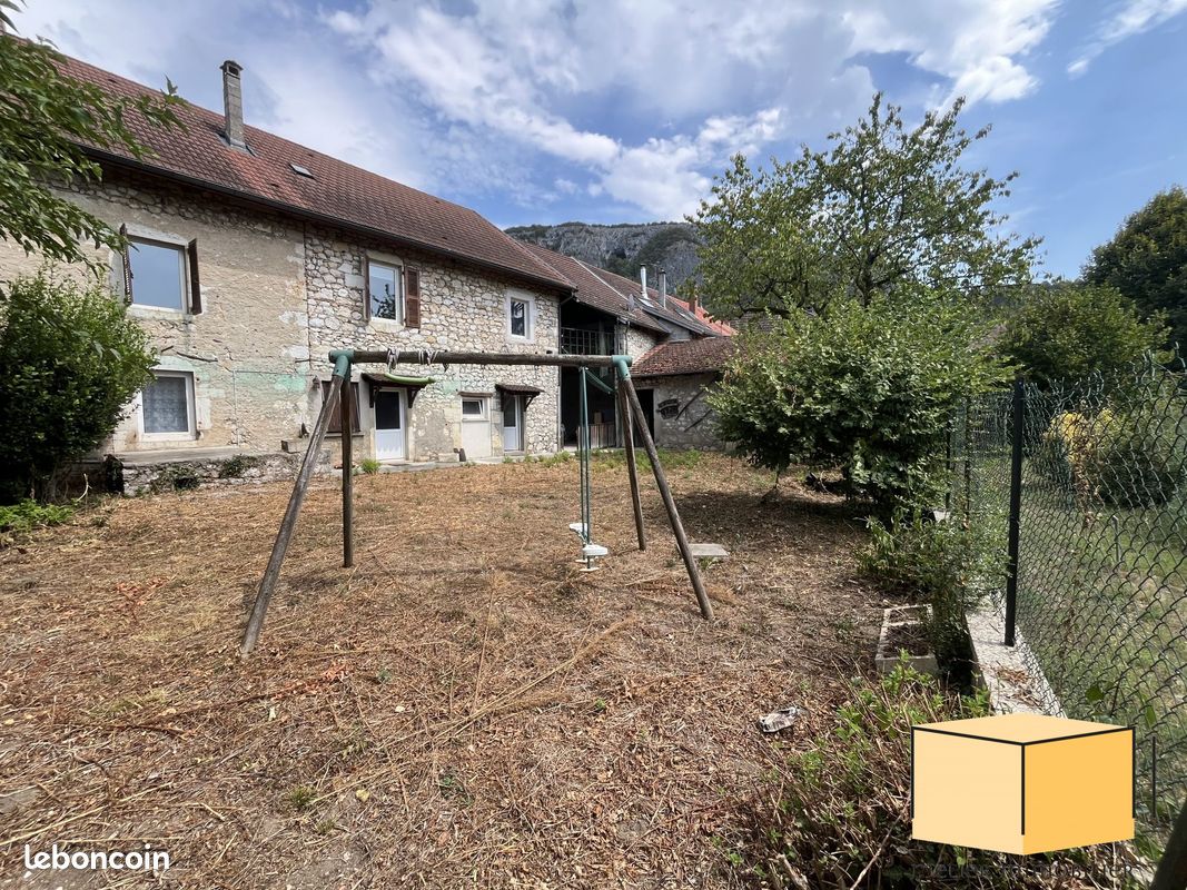 Maison 6 pièces 177 m² · à Virignin · 177 m² · 330 000 €