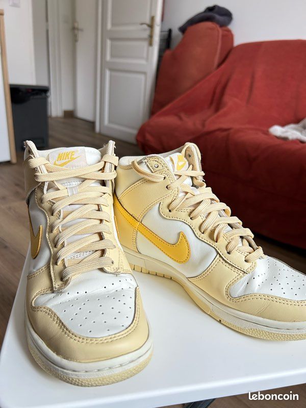Baskets Nike dunk high jaune Chaussures