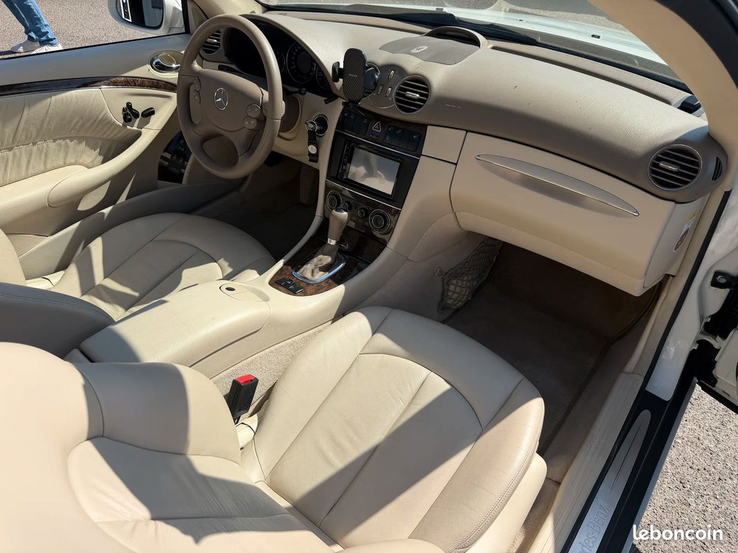 Mercedes-Benz CLASSE CLK CLK 350 (209.456) (209) Cabriolet 350 3.5 i V6 24V 272 cv Boîte auto /TRAITEMENT CERAMIQUE COMPLET/ENTRETIENS COMPELT/CAMERA DE RECUL/SIEGES ELECTRIQUES/ (image 13)