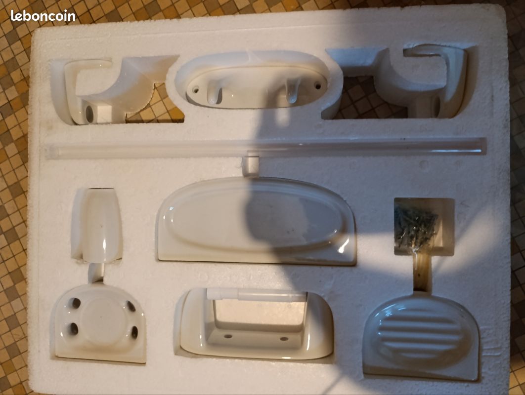 Ensemble NEUF d'accessoires de SDB (image 2)