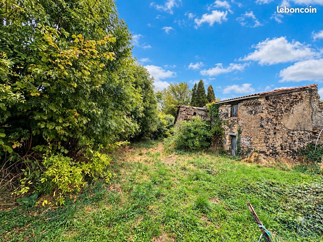 Maison 4 pièces 100 m² · à Busséol · 100 m² · 65 000 €