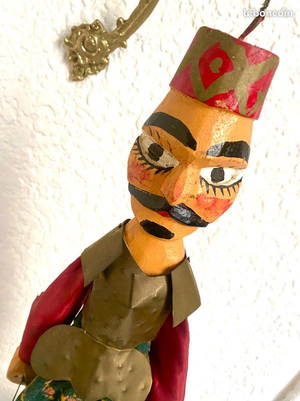 Marionnette sicilienne figurant un guerrier en bois... | Bois: enchères