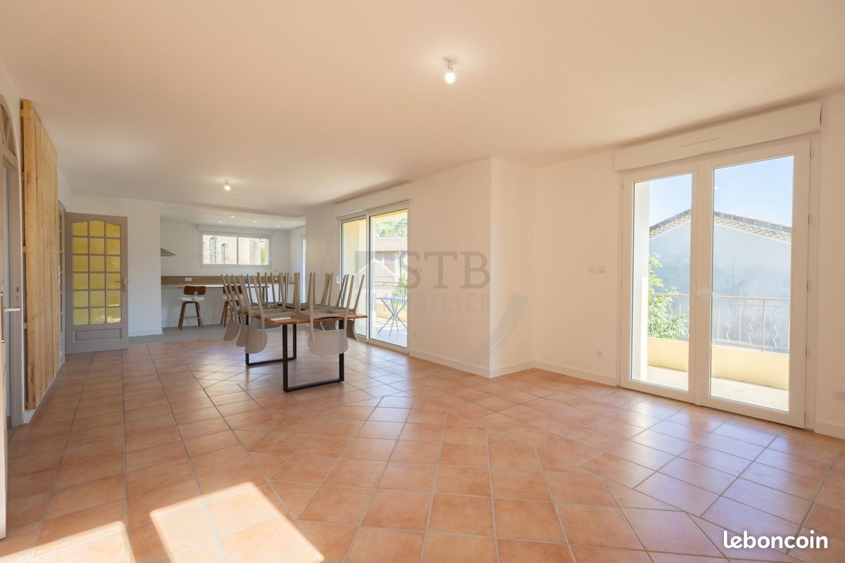 Appartement 5 pièces 117 m² · à Vals-les-Bains · 117 m² · 1 100 €/mois