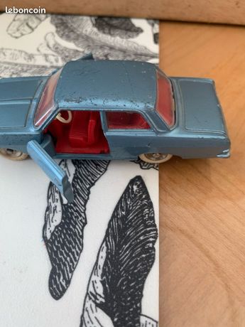 Dinky Toys 542 Opel Rekord 1964 Bleu Métallisé, Intérieur Rouge, échelle 1/43
