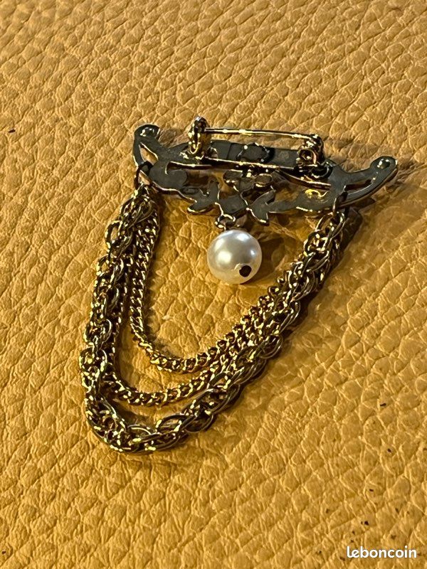 Très jolie broche dorée originale avec chainette (image 5)