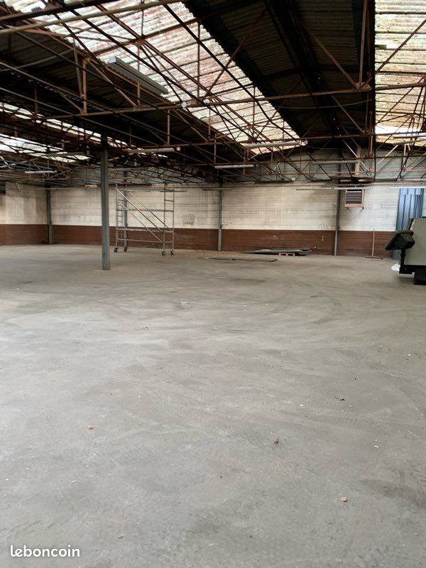 Local commercial 3 pièces 1400 m² · à Bogny-sur-Meuse · 1 400 m² · 220 000 €