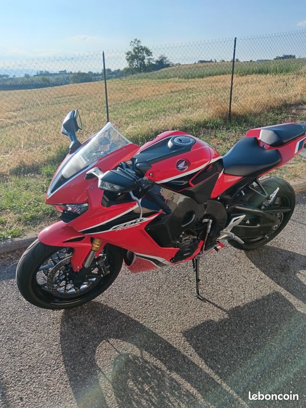 Honda cbr 1000 rr fireblade - Motos