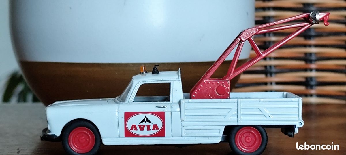 Miniature Provence Moulage – Peugeot 404 Pick Up Bâché Bleue – Résine 1/43