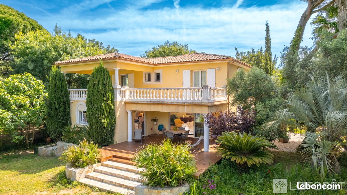Maison 5 pièces 245 m² · à Fréjus · 245 m² · 830 000 €