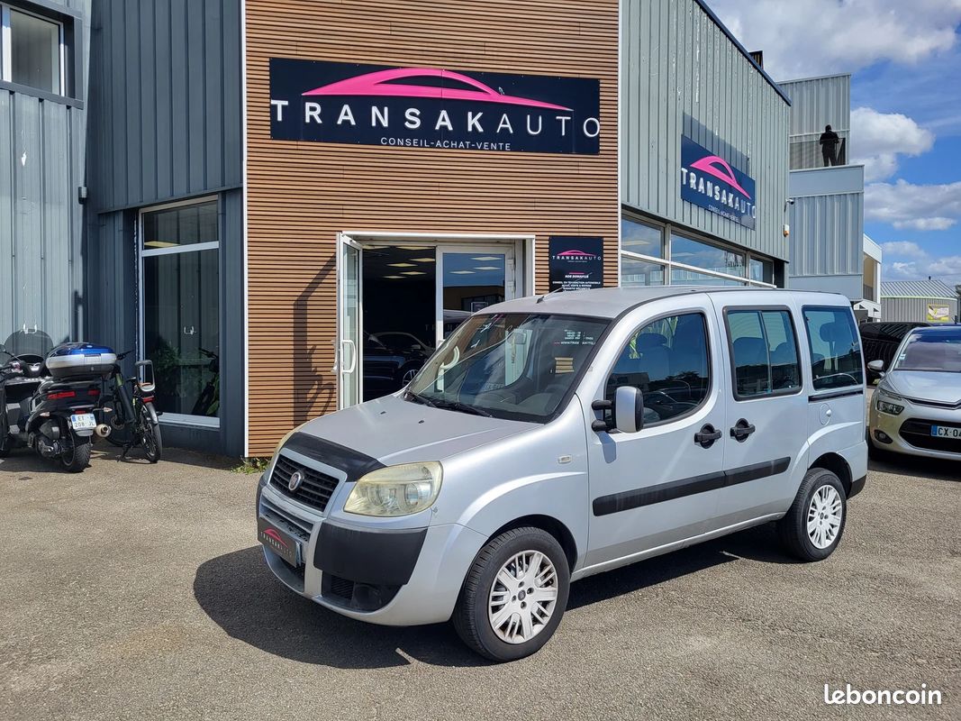 Fiat doblo family 1.9 mjt / 7 places / distri + embrayage + vidange + bougies + vanne egr neuve (image 1)