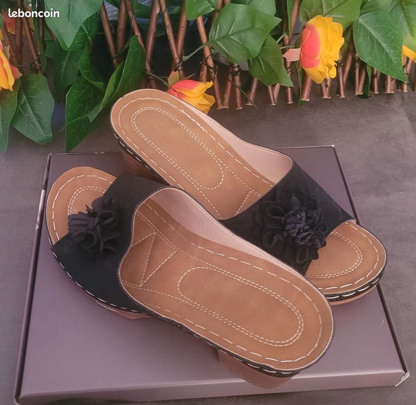 Paire de Sabots Noir – Fleur – 39 – Comme Neufs (image 6)