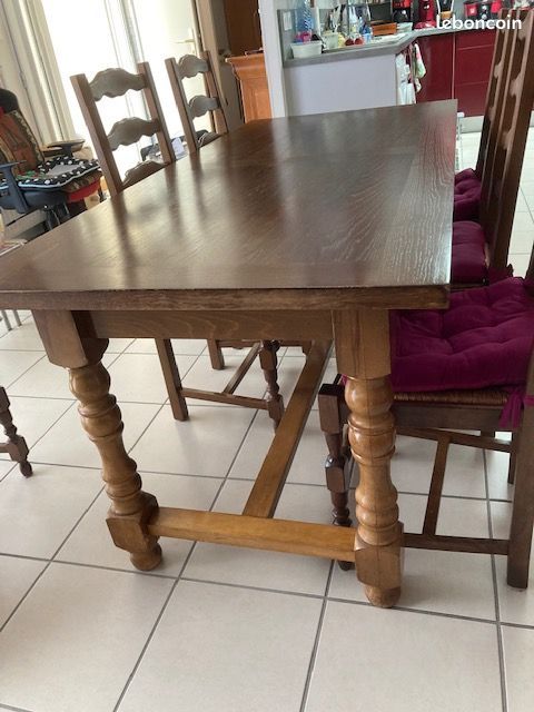 Table de salle à manger avec 6 chaises (image 1)