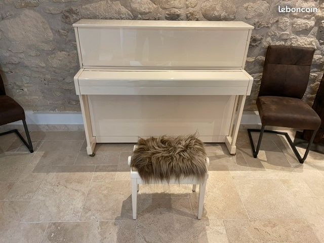 Piano (image 2)