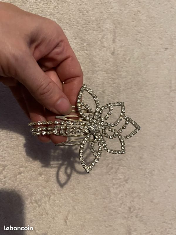 Bijoux de Cheveux, peigne style fleur ou couronne en strass (image 6)