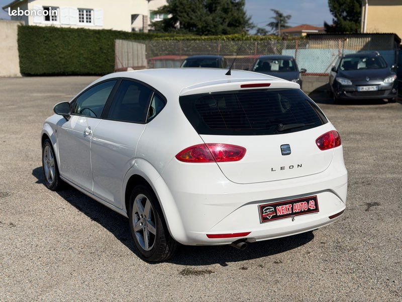 SEAT Leon II (1P1) Phase 2 1.6 TDi CR 16V 105 cv Référence (image 4)