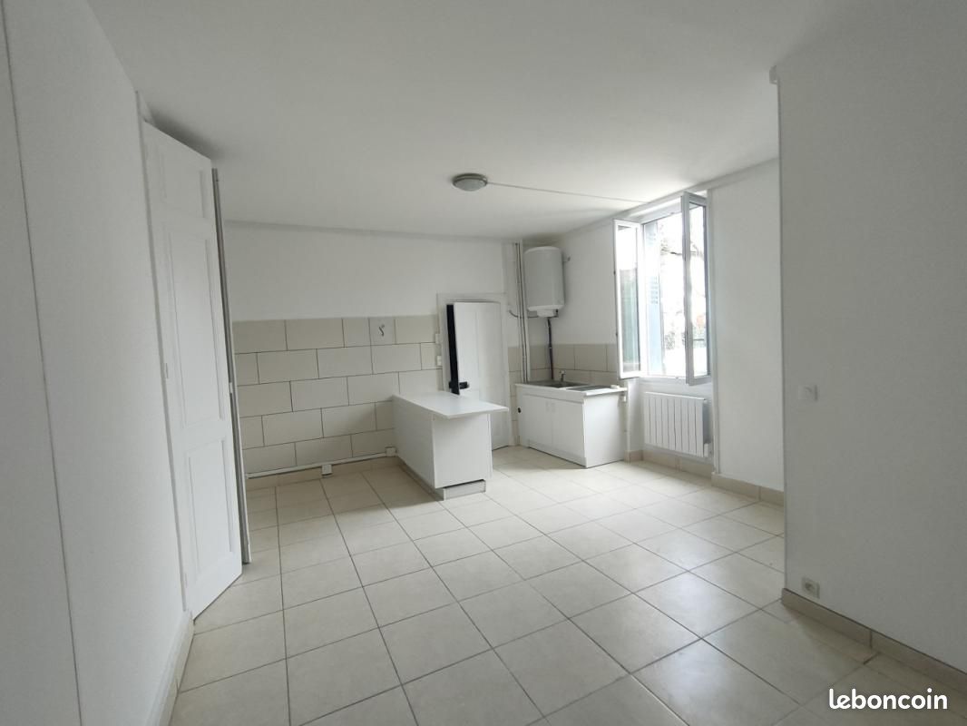 Appartement 1 pièce 24 m² · à Roussillon · 24 m² · 345 €