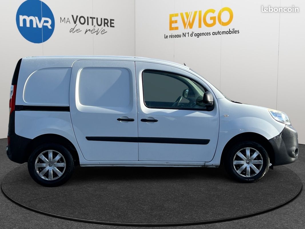 RENAULT KANGOO 1.5 DCI 90 ch Confort Fourgon - Attelage - Pas de TVA (image 22)