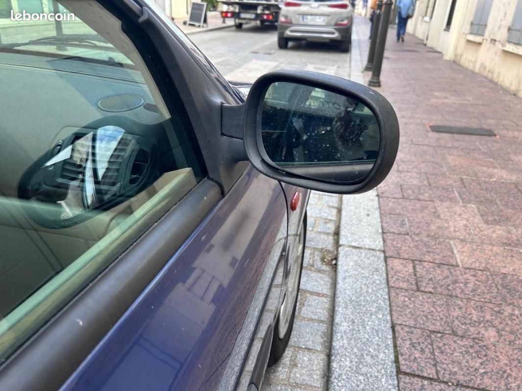 Renault Clio 1.2 60 AUTHENTIQUE (image 34)