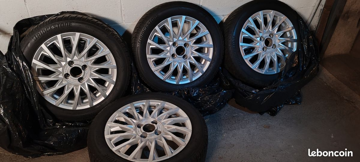 4 jantes Fiat 500 neuves et 4 pneus excellent état 185/55R15 (image 2)