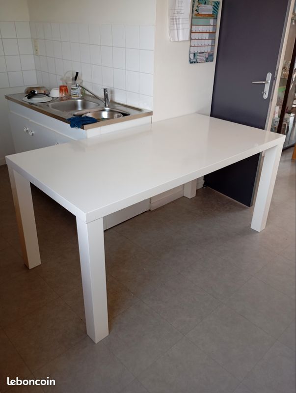 Table blanche (image 1)