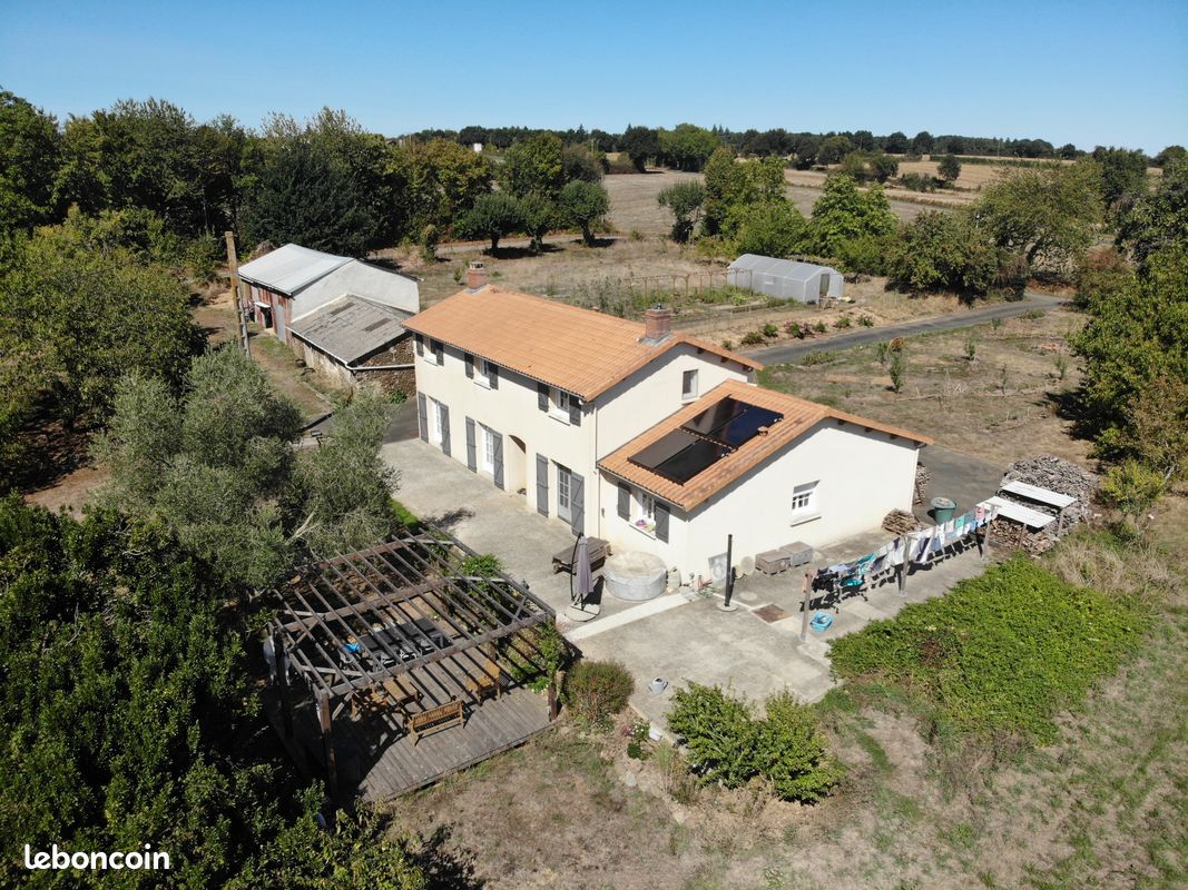 Maison 6 pièces 147 m² · à Chemillé-en-Anjou · 147 m² · 375 000 €