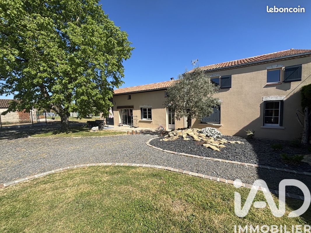 Maison 7 pièces 189 m² · à Argentonnay · 189 m² · 199 000 €