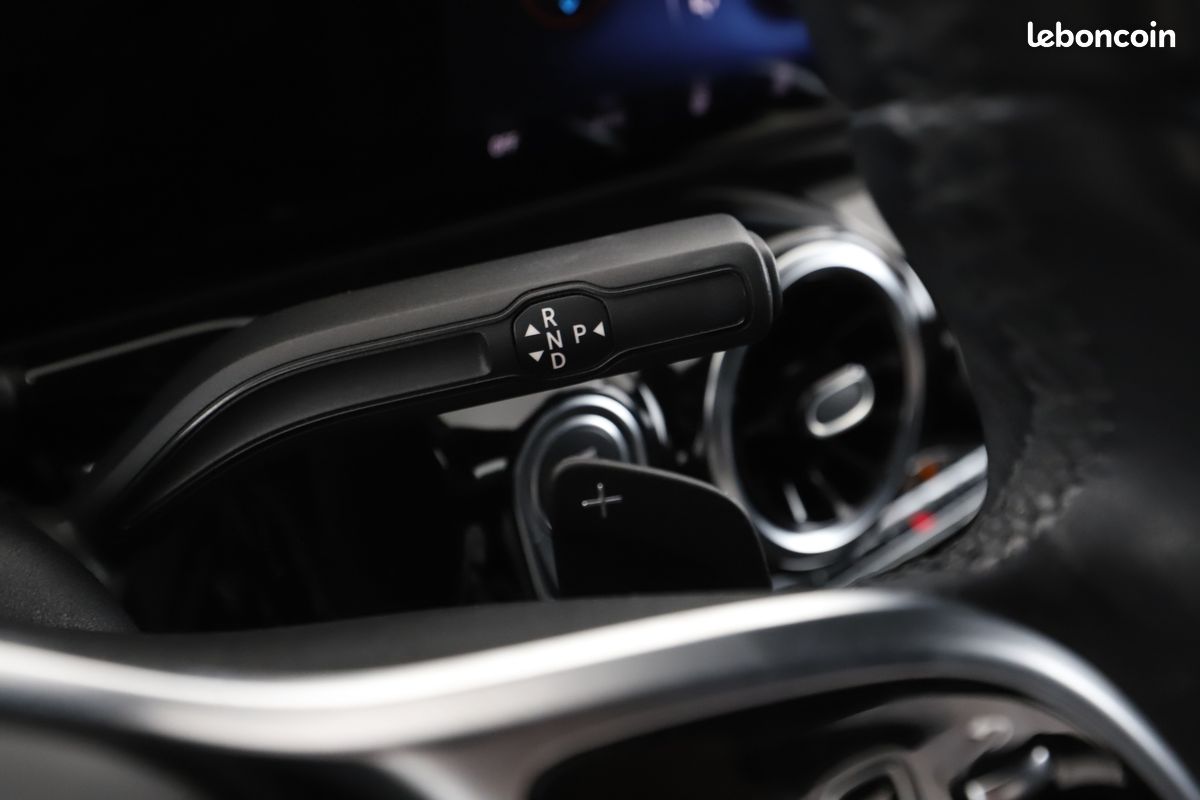 Mercedes-Benz GLA 200 d Progressive Line DCT 150 ch (image 18)