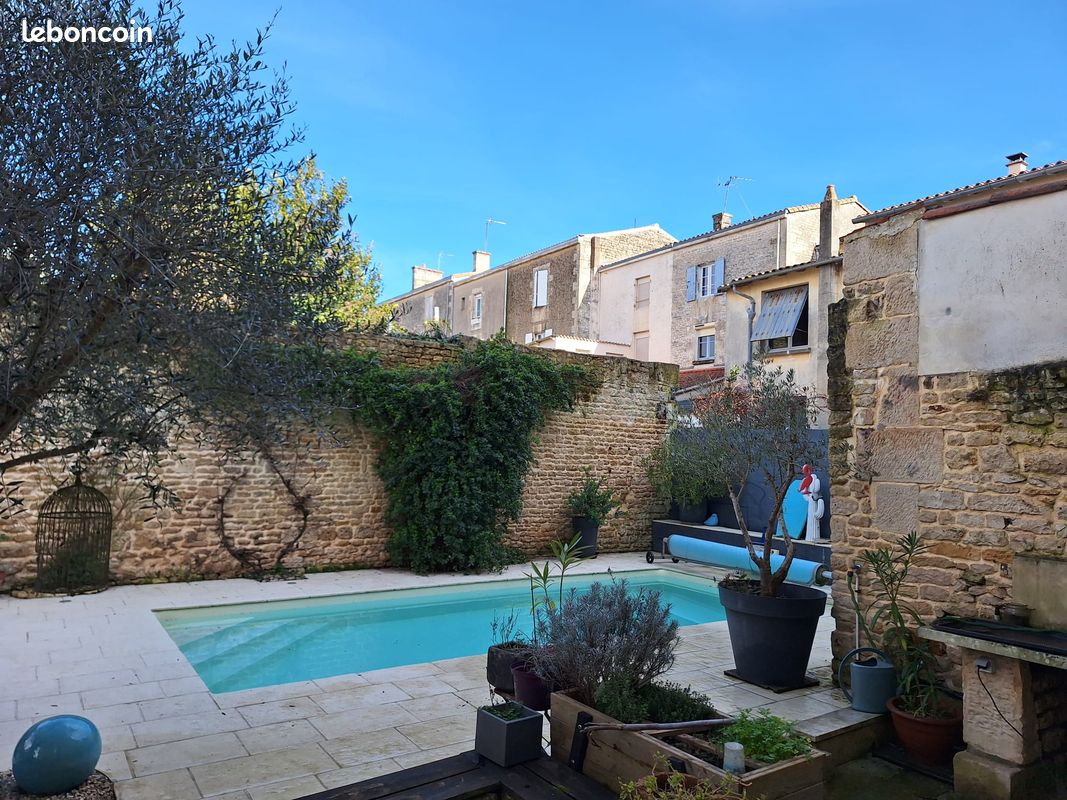 Maison 8 pièces 263 m² · à Niort · 263 m² · 425 000 €