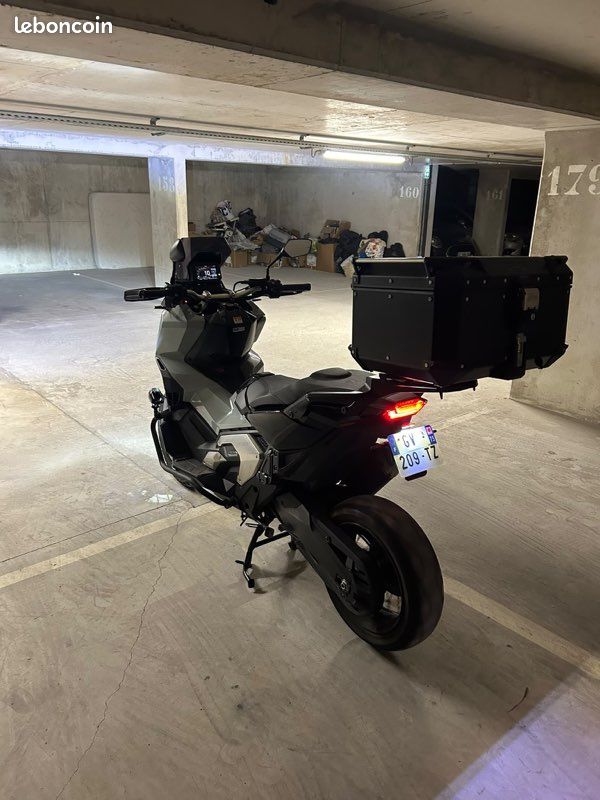 Honda X-ADV 750 – 2024 – 6 300 km – Top Case Givi 58 L (image 3)