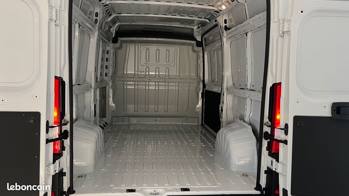 23 990 HT - Citroen JUMPER TOLE 33 L2H2 140 BVM6 PREMIUM CONNECT 2024 / 0KMS (image 6)