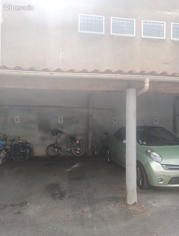 Place de parking abritée sécurisée (image 1)