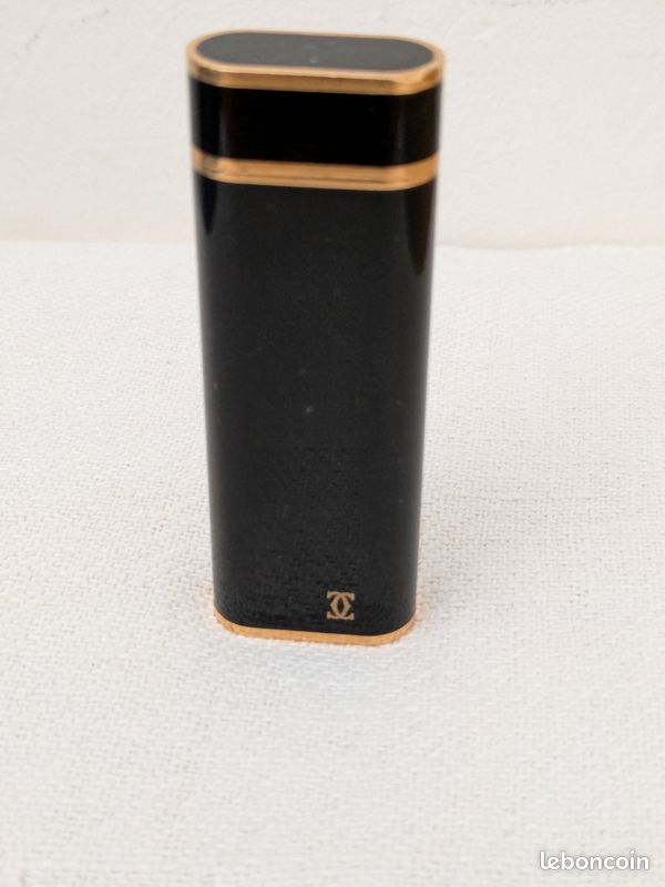 Briquet à gaz Cartier en laque noire et plaqué or (image 3)
