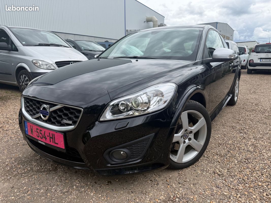 Volvo C30 2.0 D4 177 R-Design CUIR XENONS (image 3)