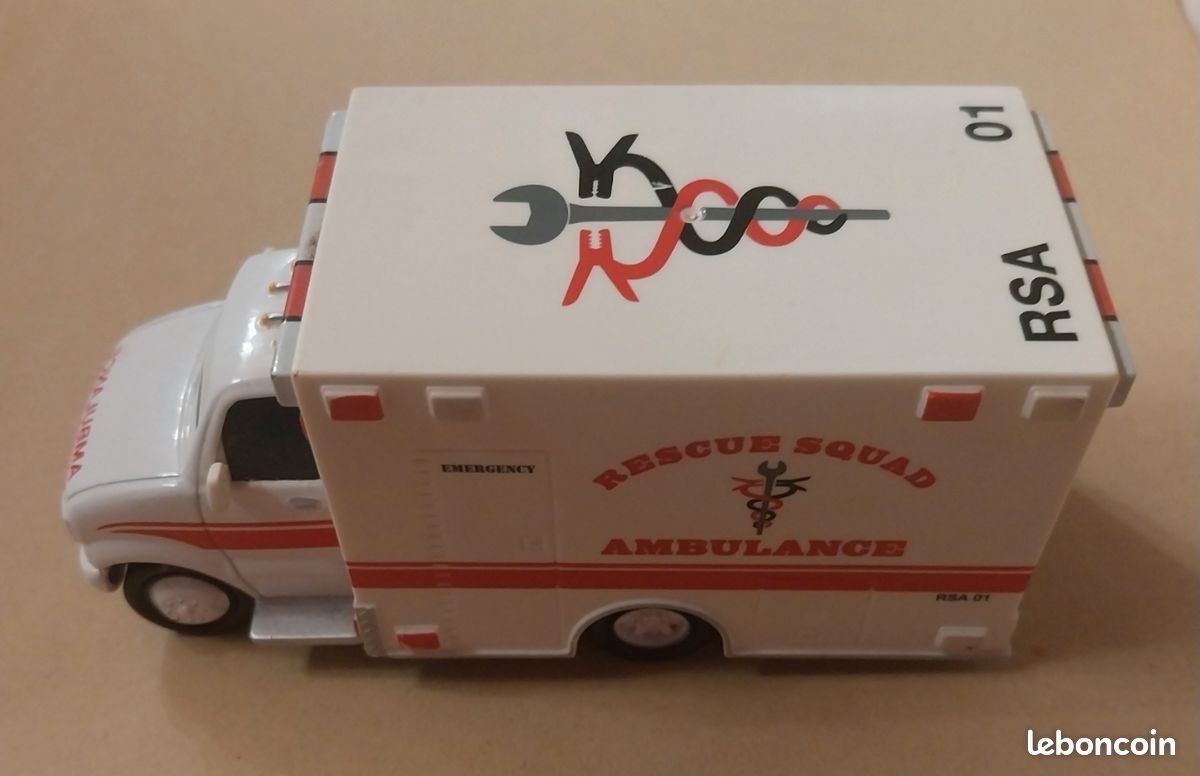 Cars Toon Disney, Ambulance (image 3)
