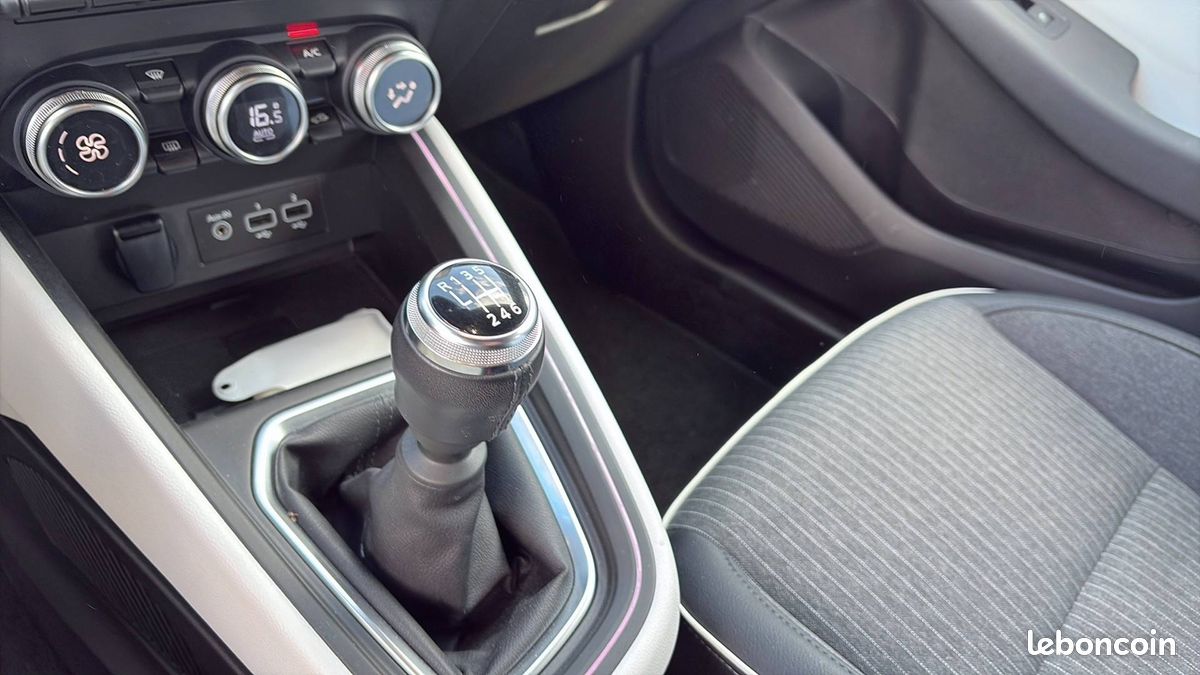 Renault clio tce 90 techno (image 11)