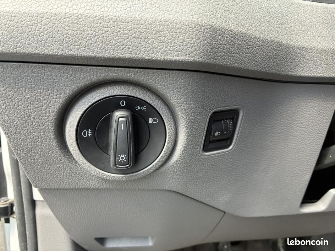 Volkswagen Crafter FOURGON 2.0 TDI 140 L3H3 BUSINESS LINE (image 28)