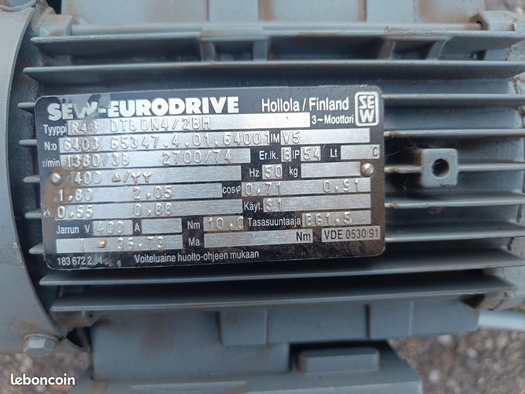 Motoréducteur triphasé SEW-EURODRIVE 0,55/0,88 kW avec frein + poulie (image 2)