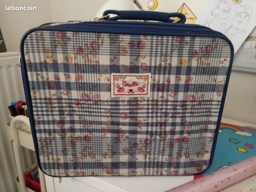 POUPEE COROLLE années 80 avec sa valise et nombreux habits - Collection POUPEE COROLLE années 80 avec sa valise et nombreux habits - Collection