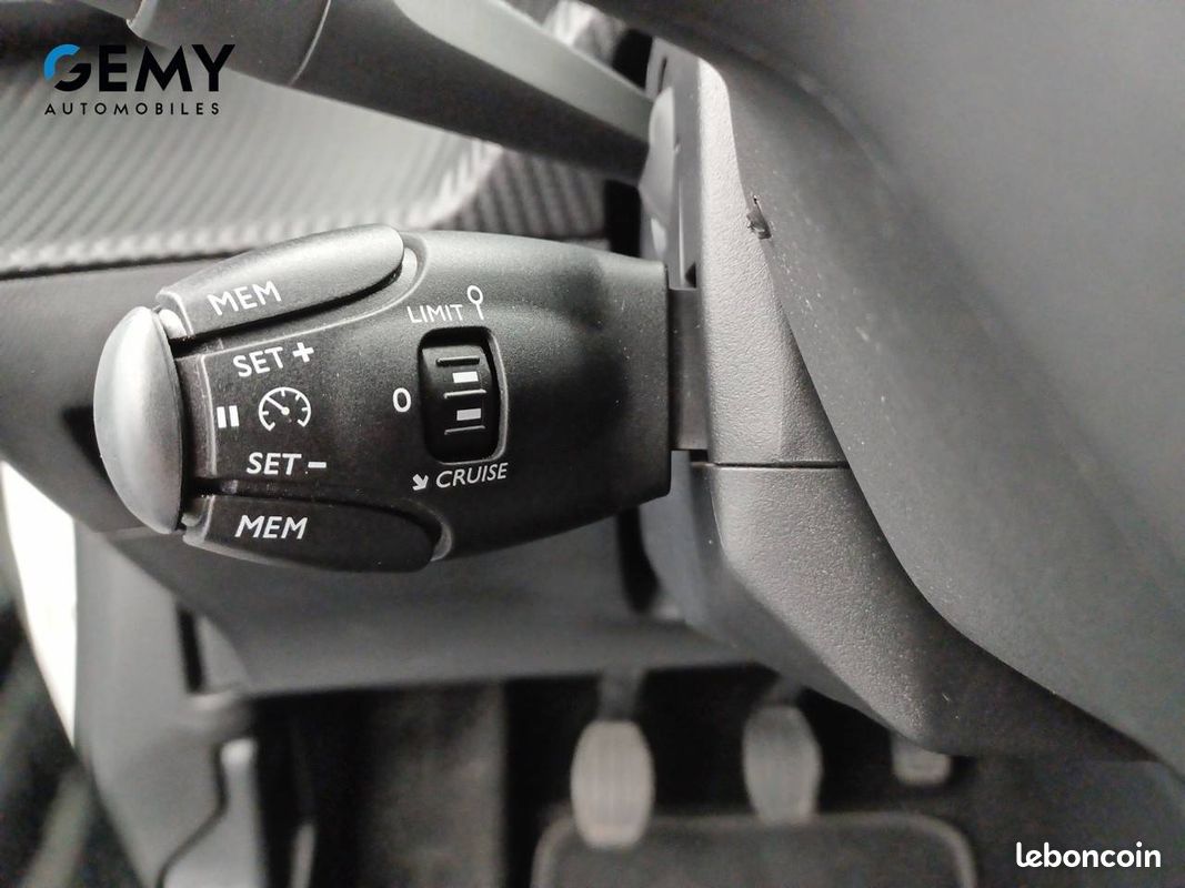 PEUGEOT 2008 PureTech 130 S&S BVM6 Allure (image 16)