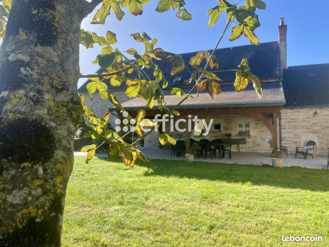 Maison 12 pièces 272 m² · à Hommes · 272 m² · 395 000 €