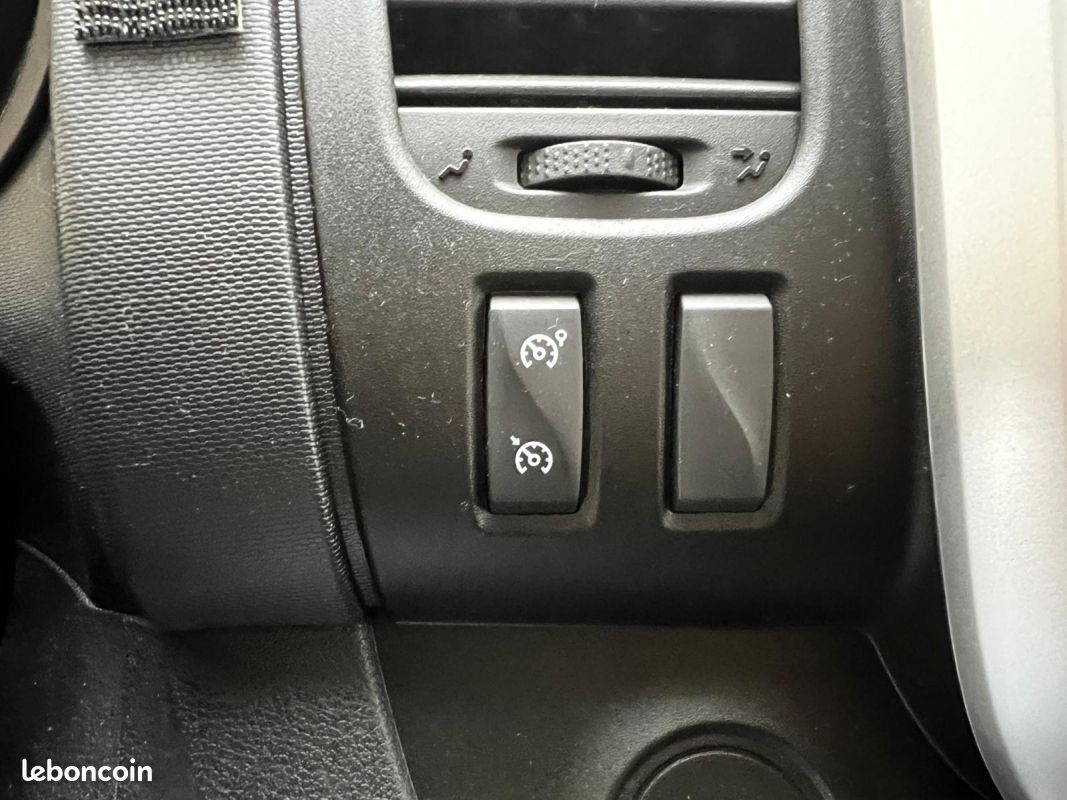 RENAULT Trafic Van Aménagé 2.0 Blue DCi Turbo 120ch (image 16)