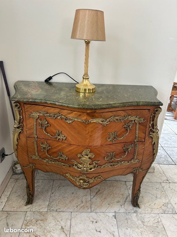 Commode style Louis XV – Plateau en marbre vert – Bronzes (image 1)