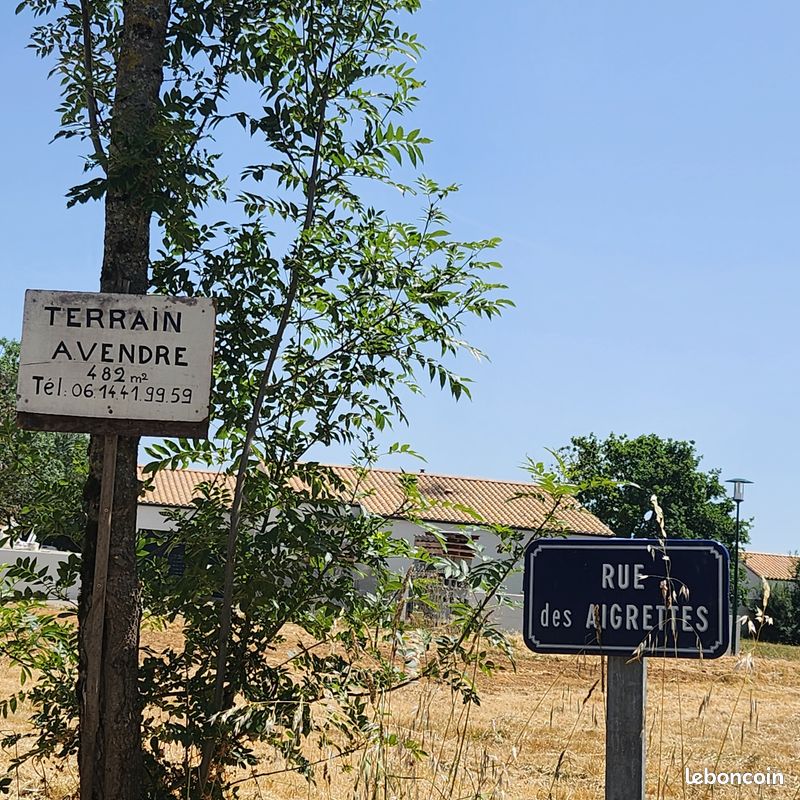 Terrain constructible · à La Jonchère · 40 000 €