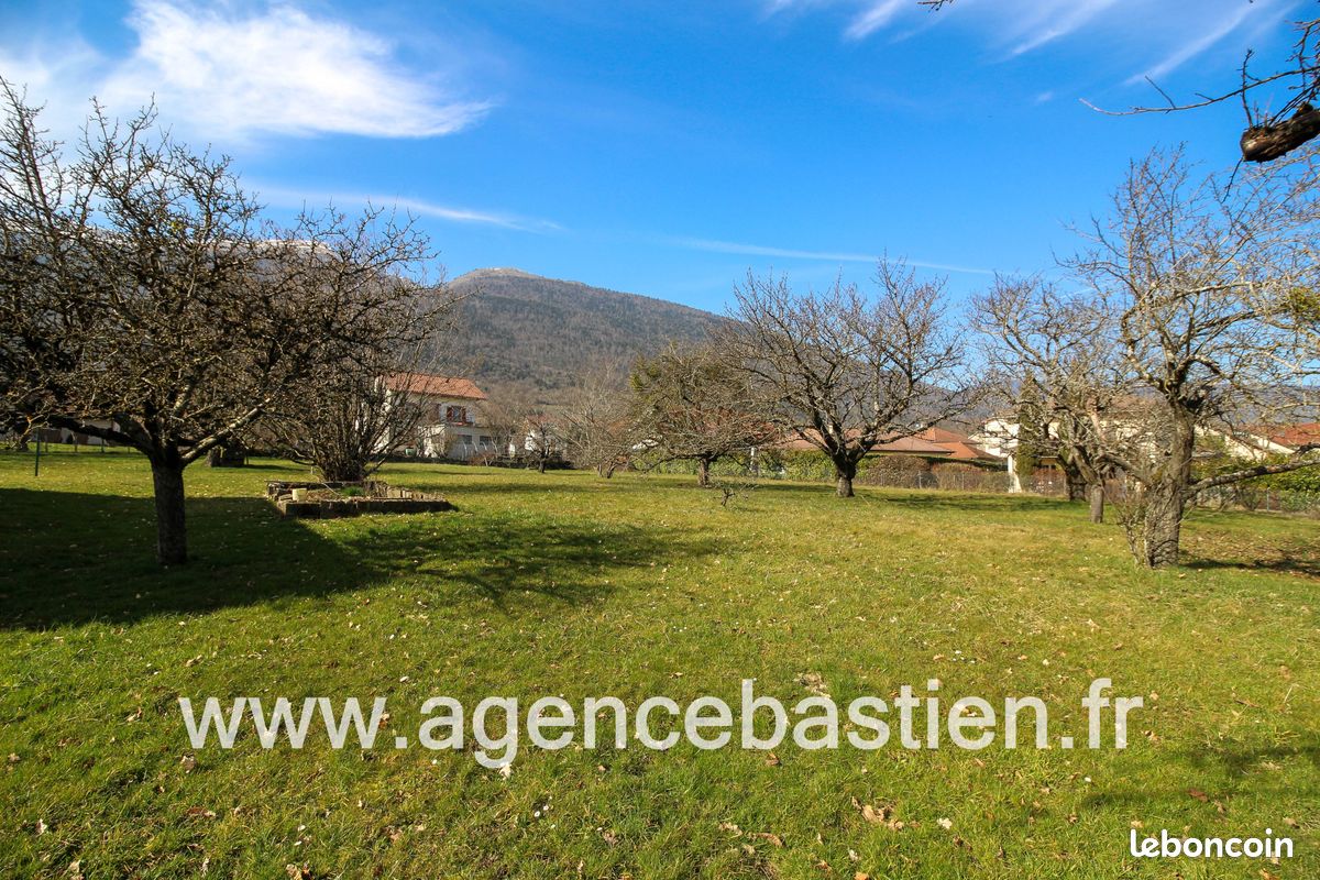 Terrain 1047 m² · à Échenevex · 1 047 m² · 519 000 €