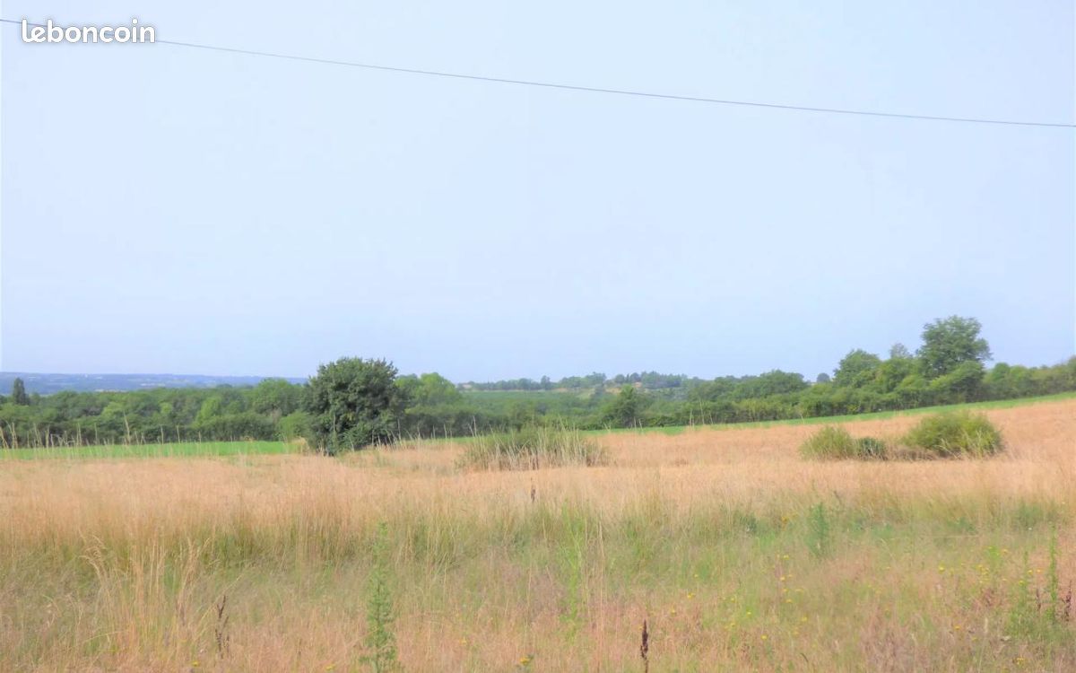 Terrain 2 318 m² Saint Aubin De Cadelech · à Saint-Aubin-de-Cadelech · 20 000 €