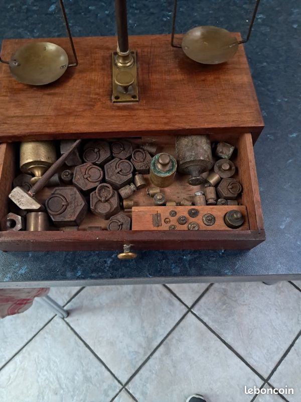 Ancienne balance a pharmacie (image 2)