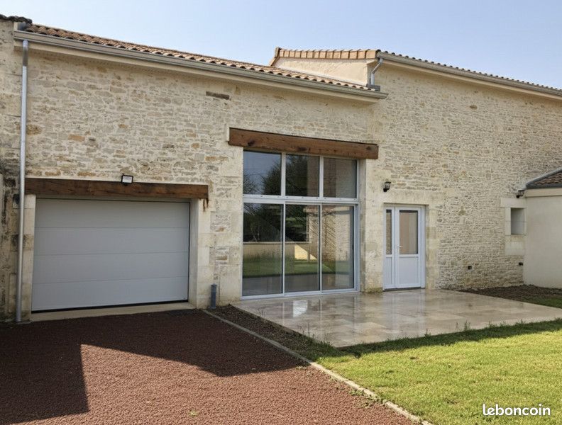 Maison 6 pièces 176 m² · à La Rochefoucauld-en-Angoumois · 176 m² · 295 000 €