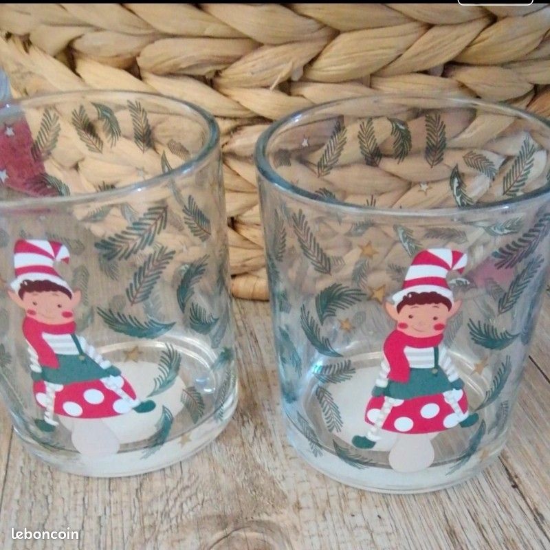 Coupe Sur Pied En Verre Fumé - Motif De Lutins - Objet Déco Vintage