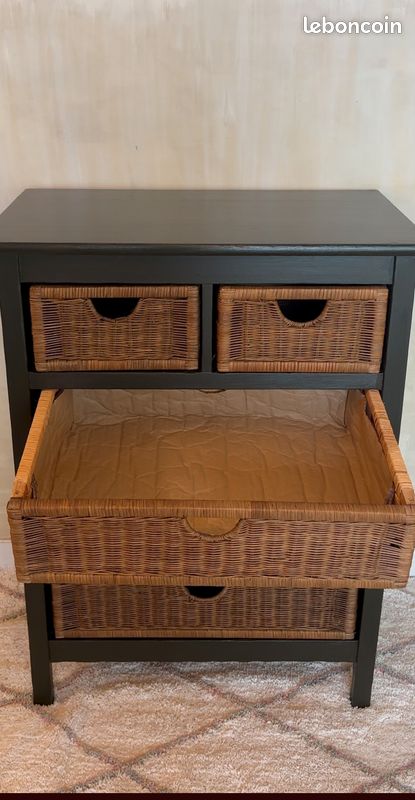 Chiffonnier/Commode en bois peint marron foncé avec 5 tiroirs en rotin – Design urbain, Boho chaleureux , belle présence (image 2)