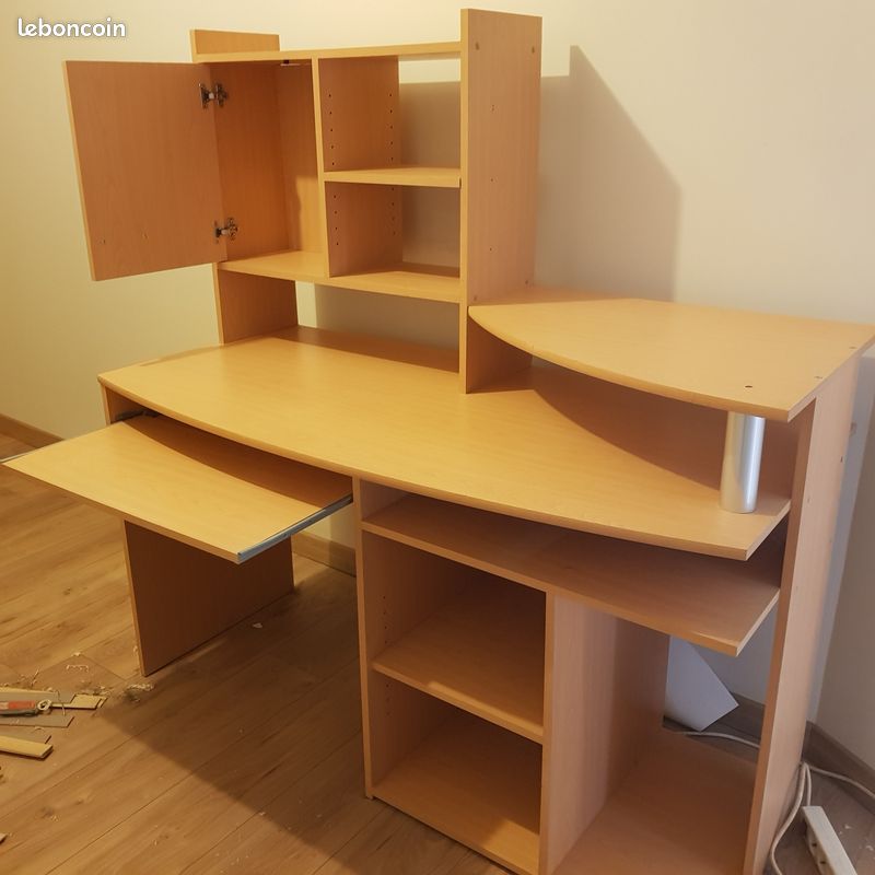 Bureau (image 1)